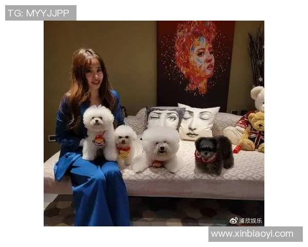 足球明星与爱犬共度欢乐时光展现温馨友谊与运动精神 足球明星与爱犬共度欢乐时光展现温馨友谊与运动精神